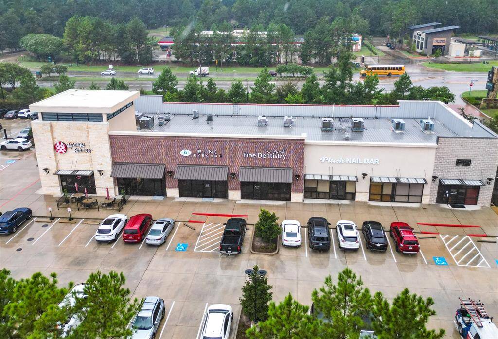 Pine Market's shops