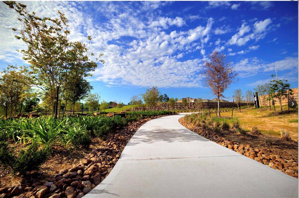 Walking Trails with dog stations and an abundance of wildlife.
