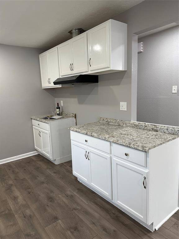 Plenty of Kitchen Cabinets for storage