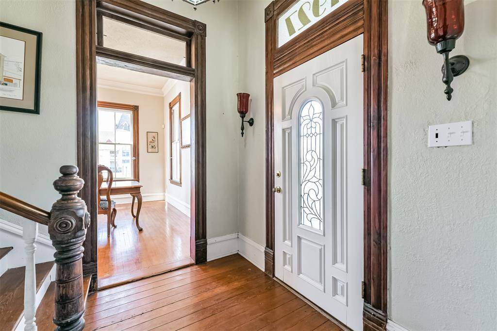 Inside 2328 Broadway, you'll find a collaboration of the historic charm of original details combined with modern conveniences that include central air conditioning and heat, a whole home security system, and updated plumbing and electrical wiring.