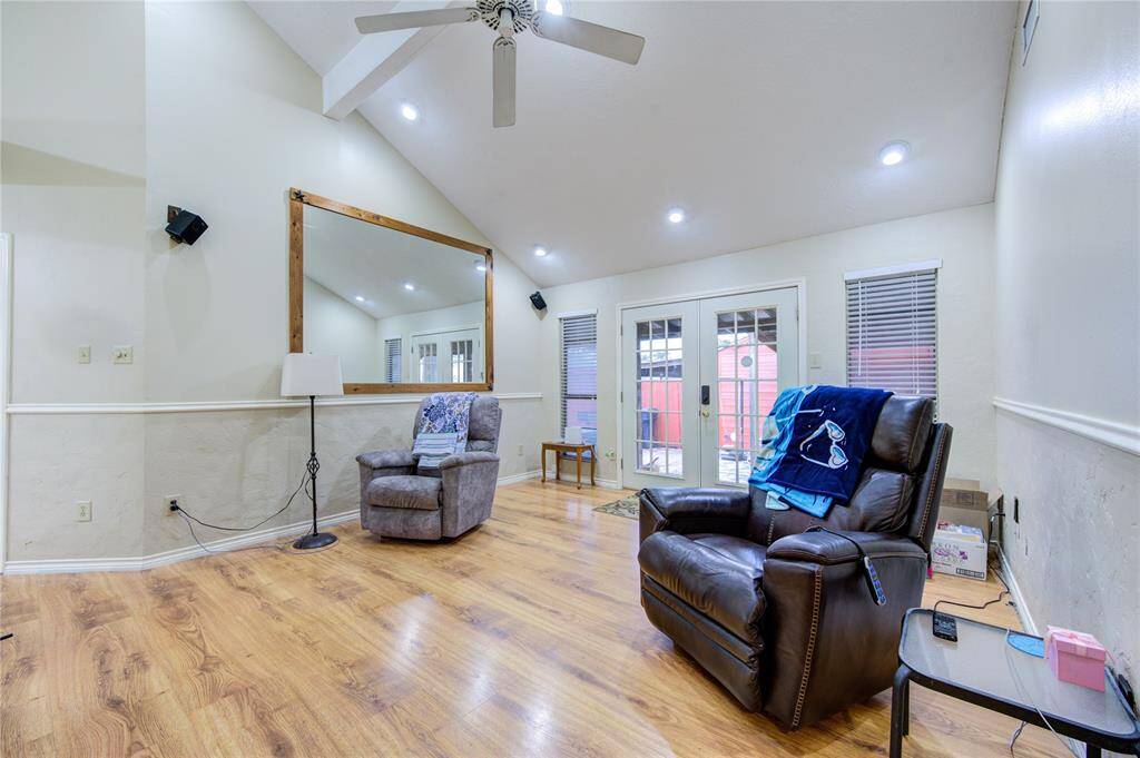 Living Room/Waiting Room
