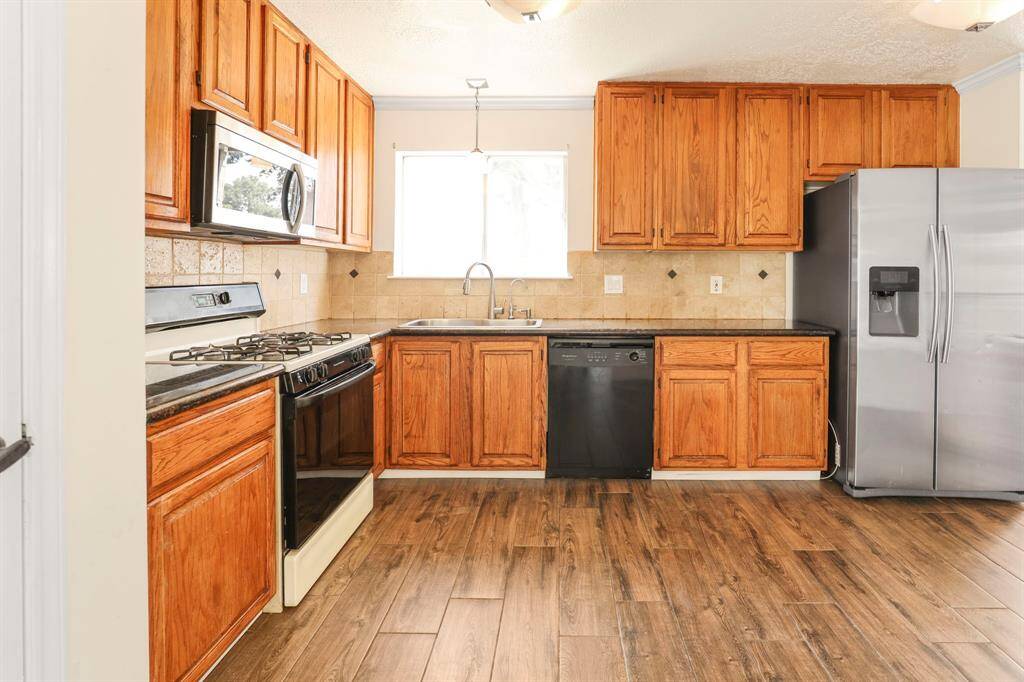 Spacious kitchen