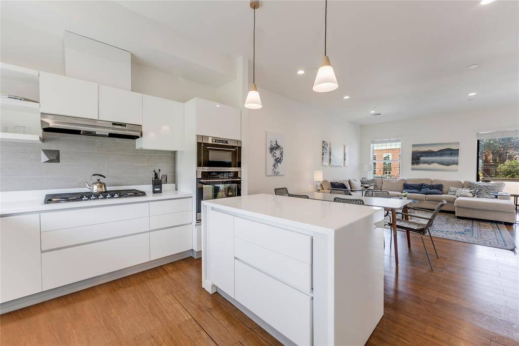 Open concept great for entertaining.