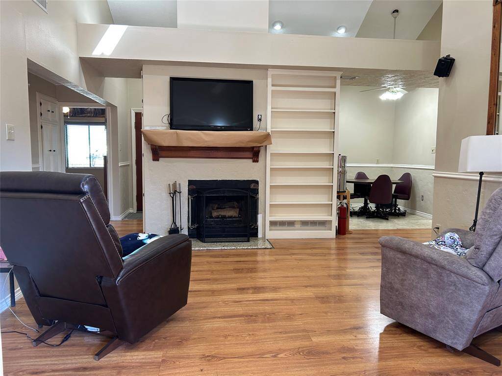 Living Room/Waiting Room