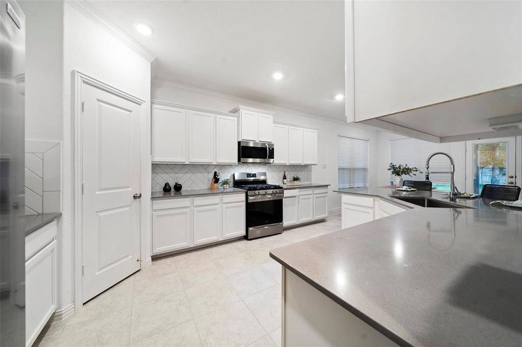 Walk-in pantry!
