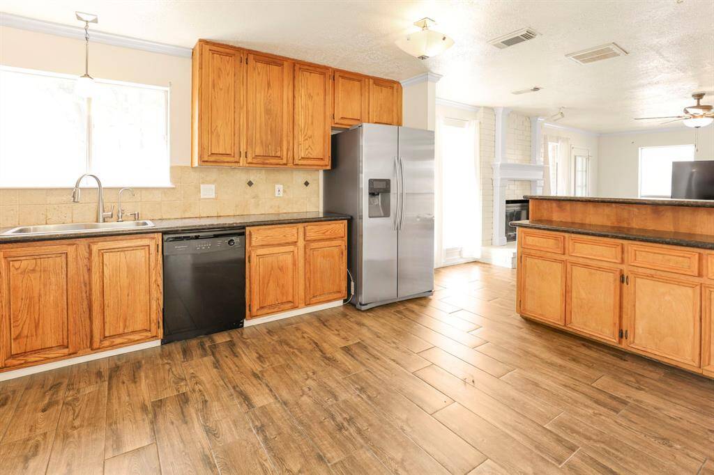 Plenty of cabinets