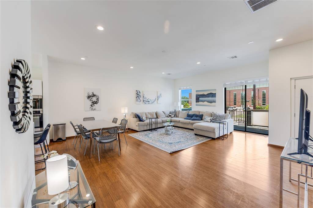 Large main living area on the 2nd floor.