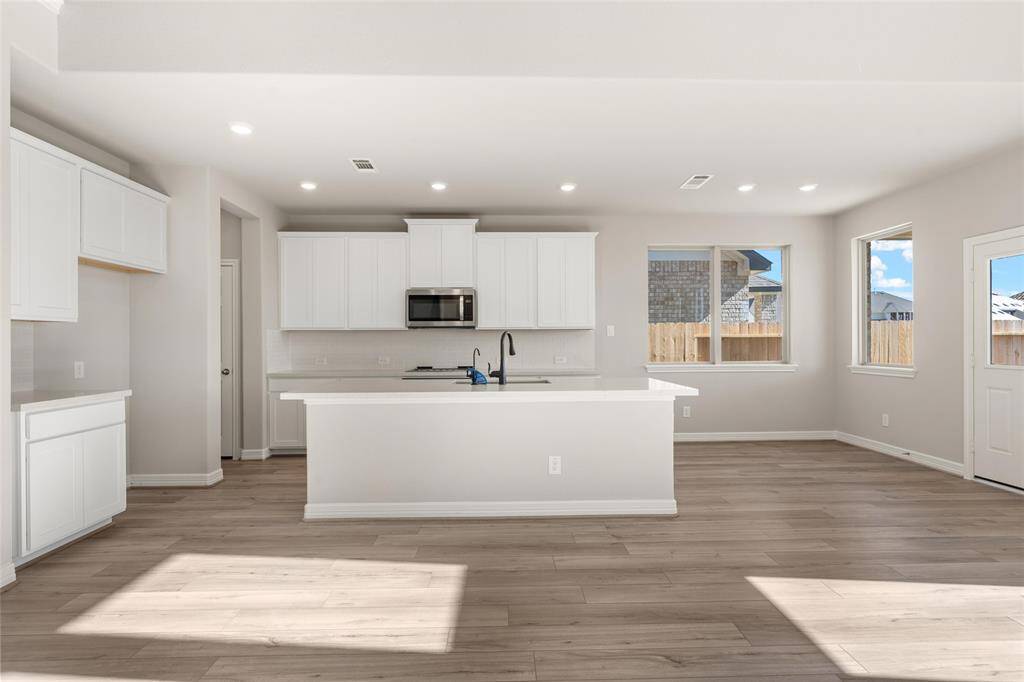 Note: Sample product photo. Actual exterior and interior selections may vary by homesite.