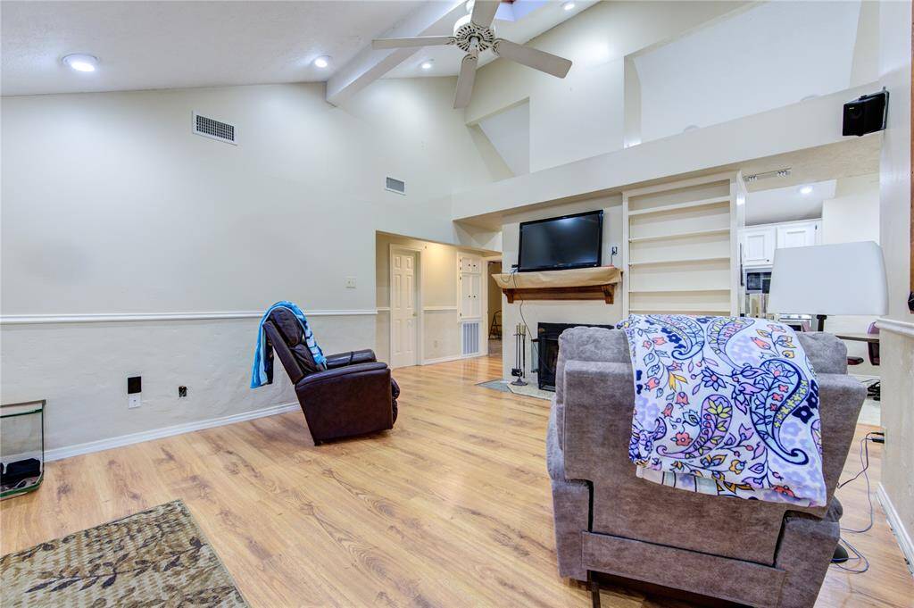 Living Room/Waiting Room