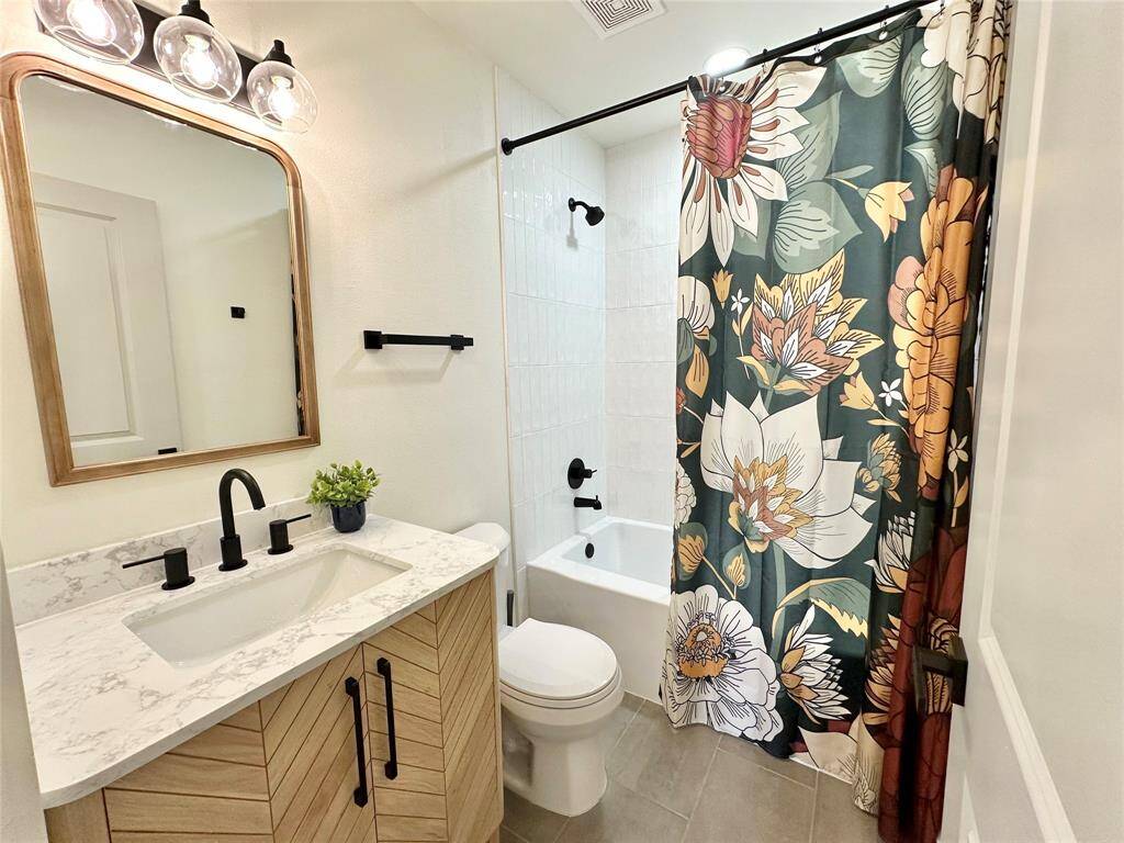 2nd Bathroom with beautiful tiled shower/tub combo.