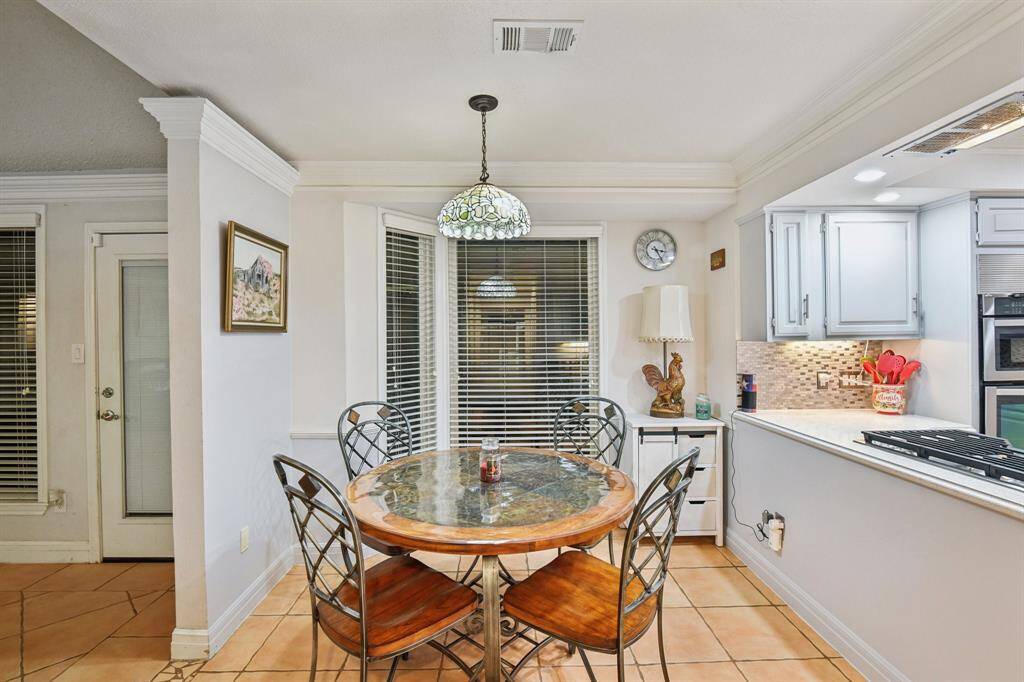 Breakfast room