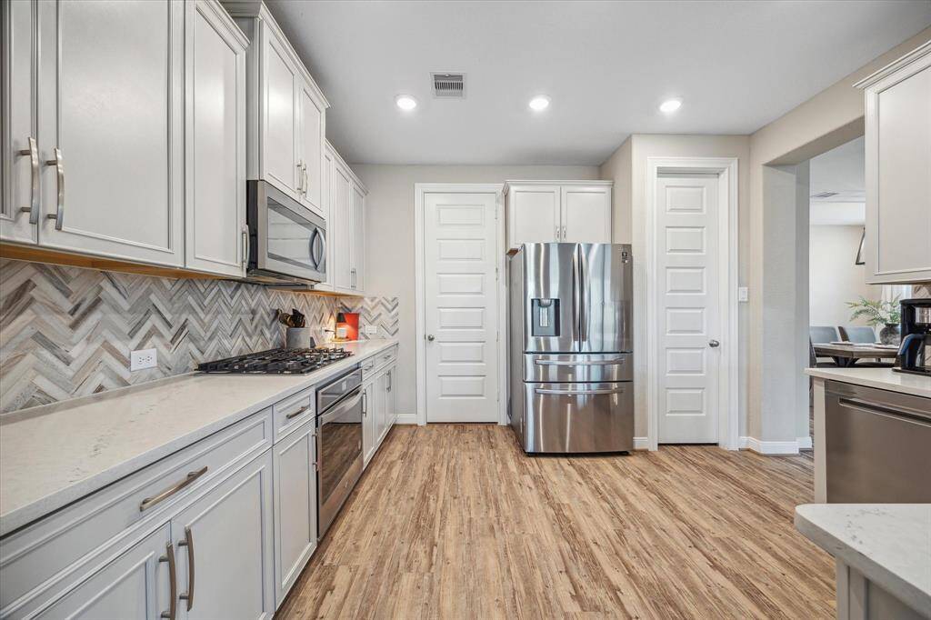 Large kitchen, a chef's dream!