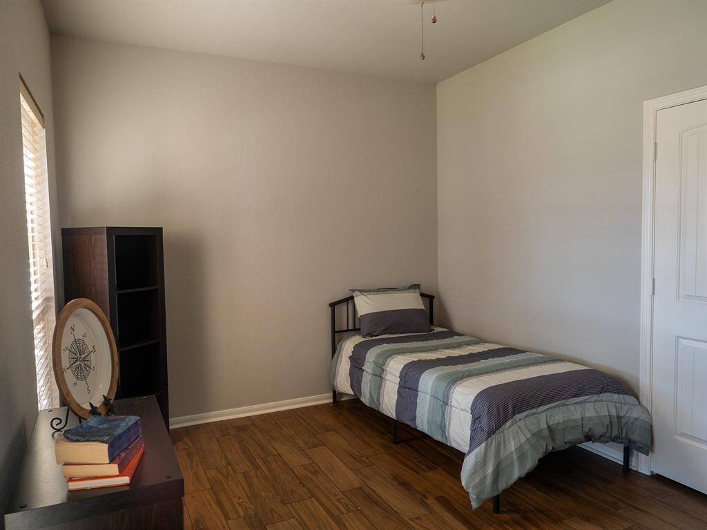 Secondary bedroom