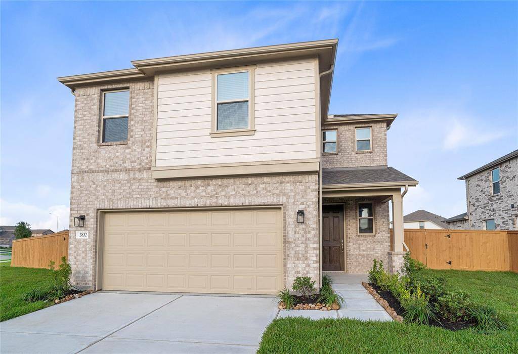 Welcome home to 2832 Shimmer Edge Drive located in Sunterra and zoned to Katy ISD!