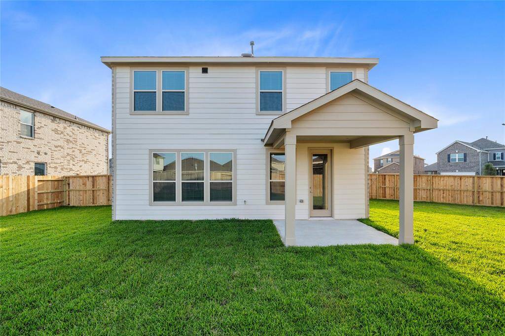 Come and see this spacious backyard ON AN OVERSIZED CORNET LOT! There is plenty of room for the kids to play and adults to relax! Perfect for your outdoor living space, patio furniture, bbq pit, and so much more! The possibilities are endless.
