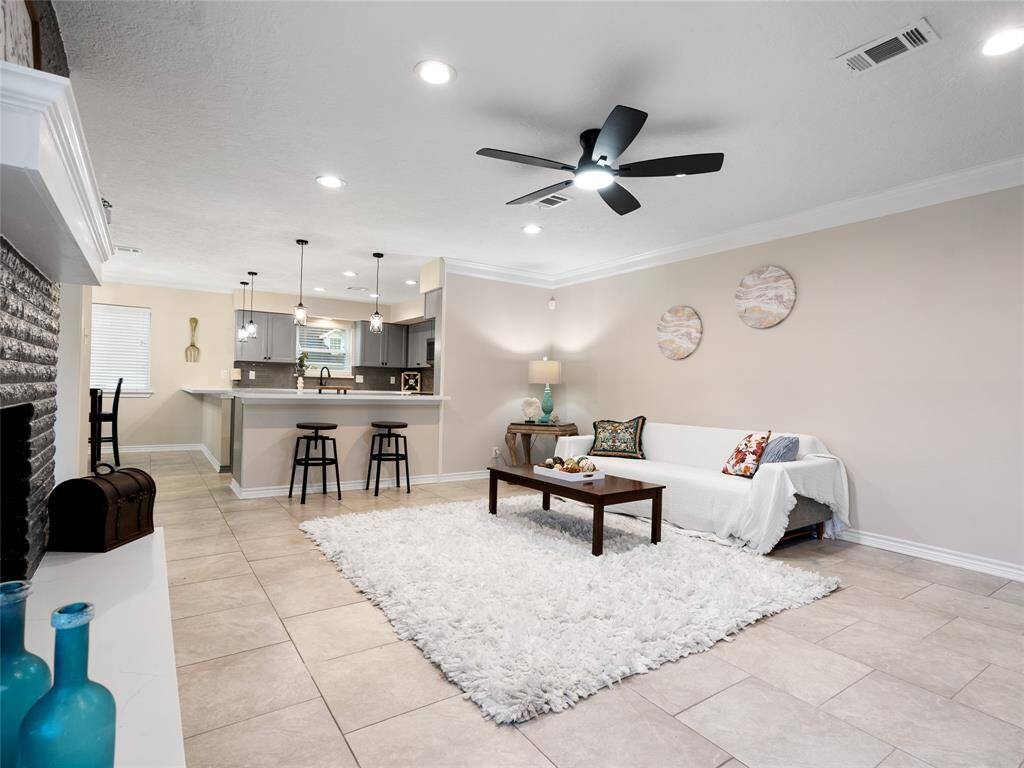 You'll definite want to entertain in this gorgeous area. Saturday night hangout?   Sunday game day? This family room can do it all!