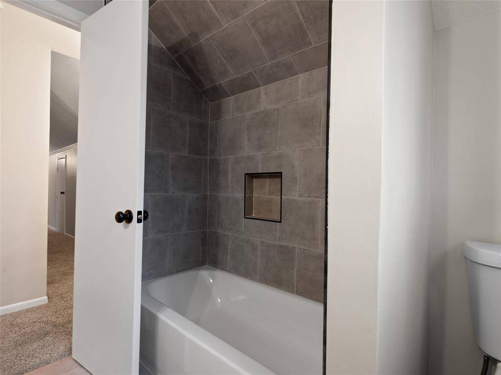 A view of the upstairs bathroom's shower/tub