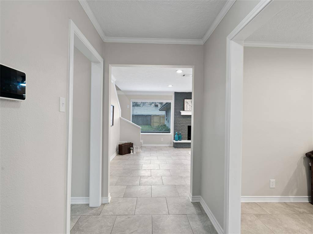 Welcome to this updated & remodeled Texas-sized home!