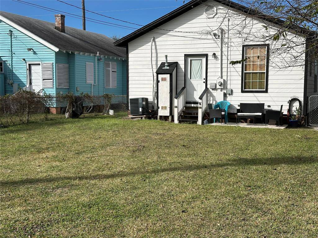 Additional view of this spacious backyard and well-manicured lawn.