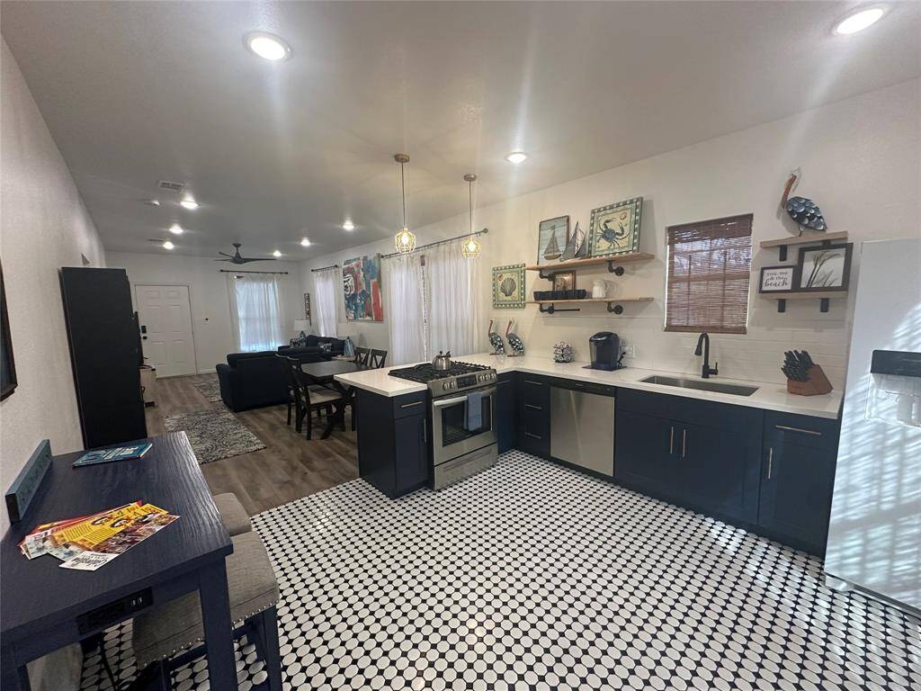 This kitchen will not disappoint! Your family and guests will enjoy many nights of fun, food and entertainment with ample counterspace for setting up a wonderful array of provisions.