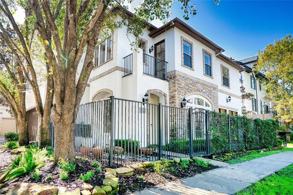 Experience luxury living in this charming corner-lot home, featuring an elegant design and meticulously curated landscaping. Perfectly blending modern sophistication with serene outdoor spaces, this property offers an exceptional lifestyle.