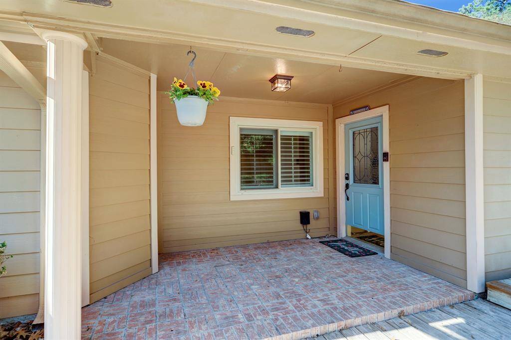 Welcoming side entry