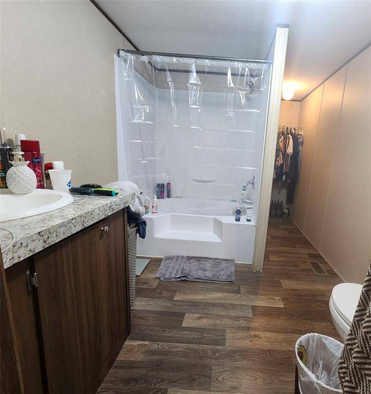 Primary Bath with Tub/Shower Combo & Walk in Closet