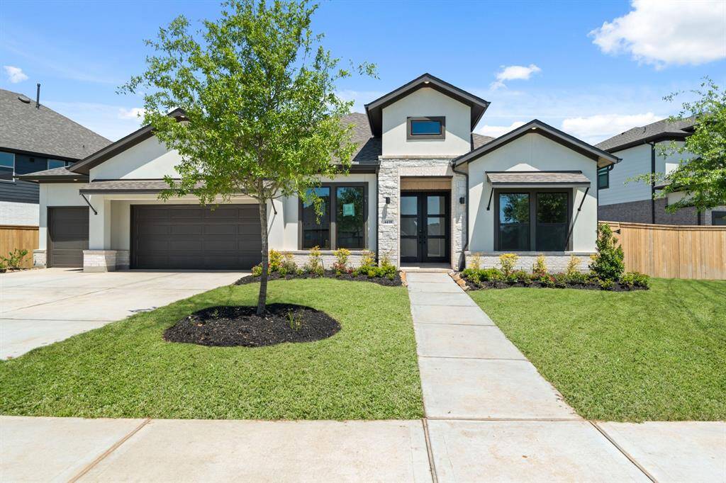 4 Car Garage 1 story Home!
