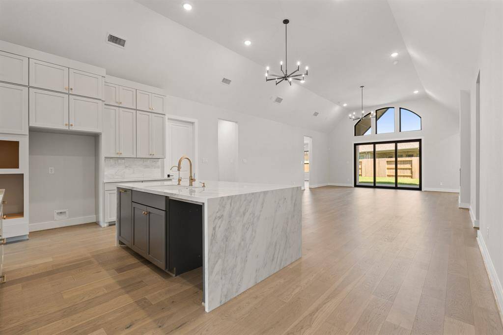 Stunning kitchen overlooking the family room