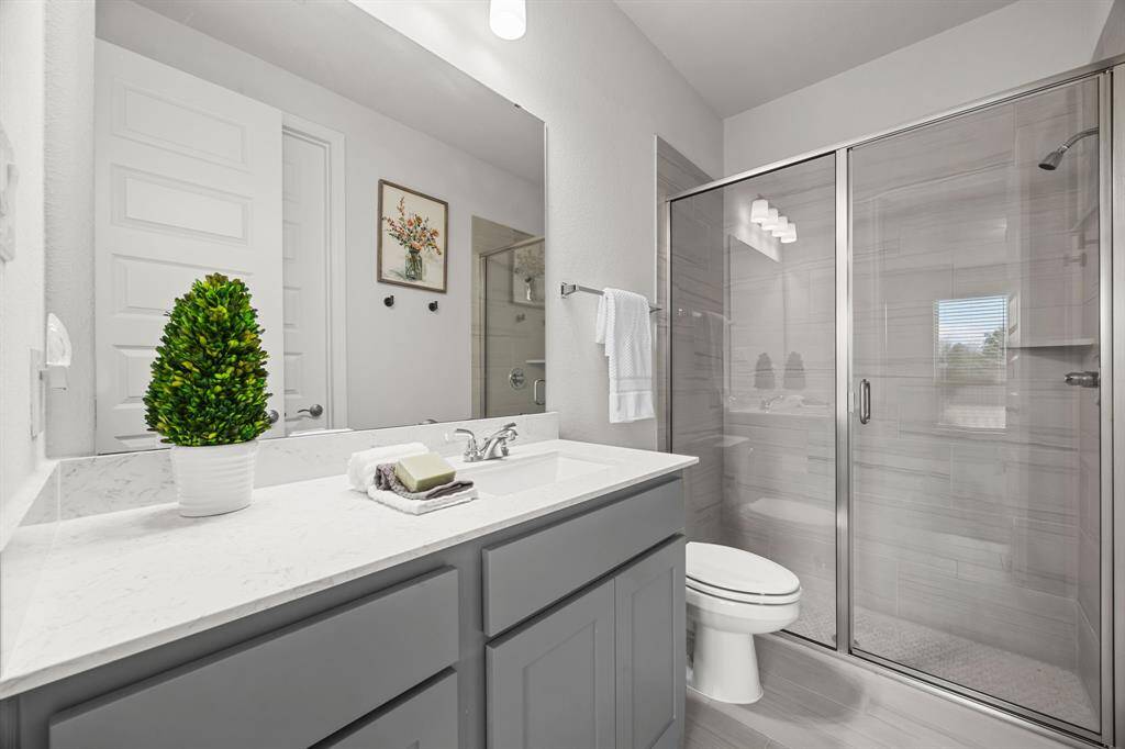 Full bath in 2nd bedroom next to the kitchen