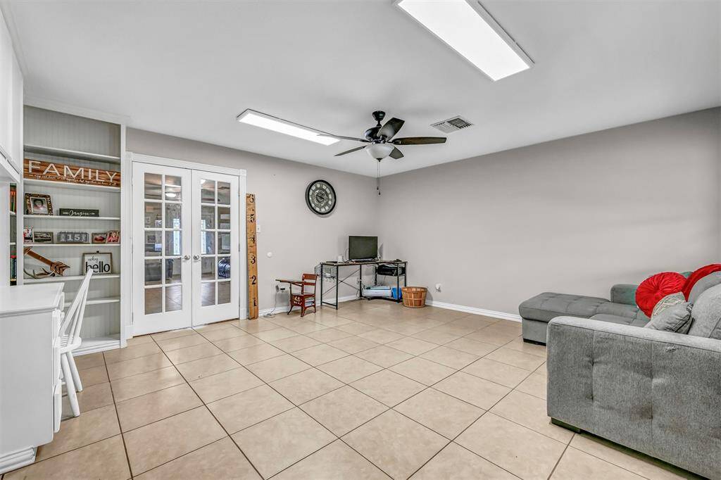 Office Space/Work Station/Enterteinment/Pool access