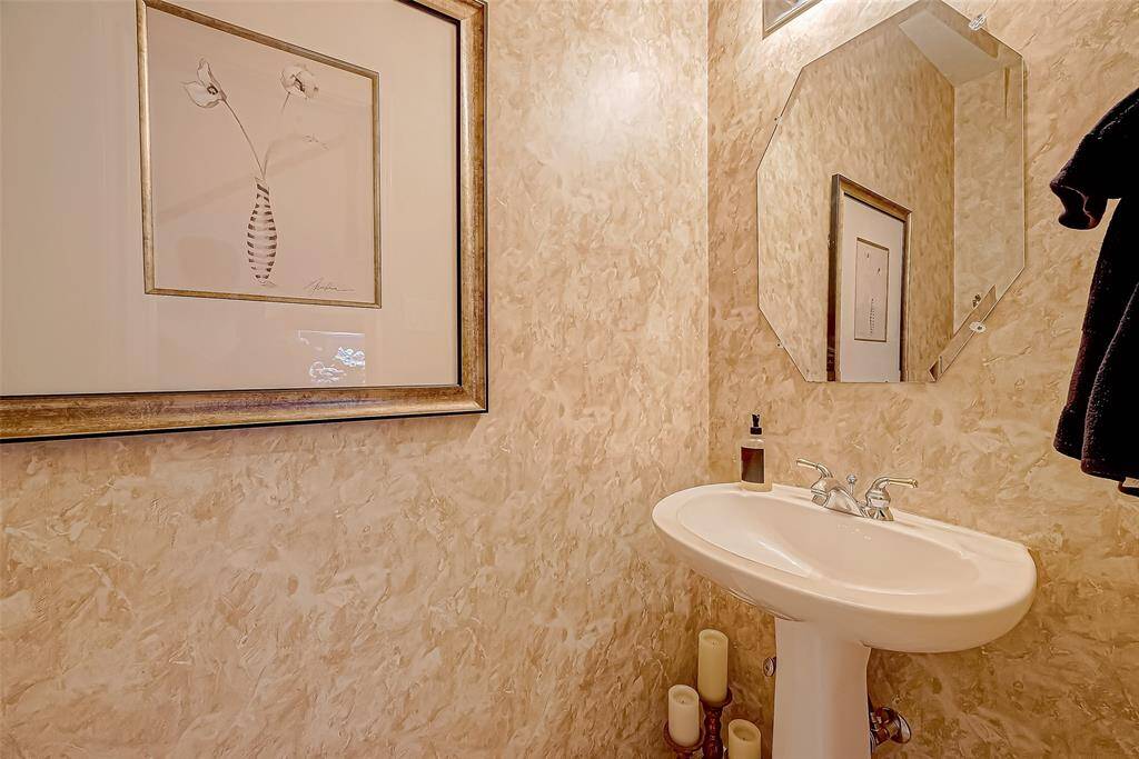 Powder Room off Entry way