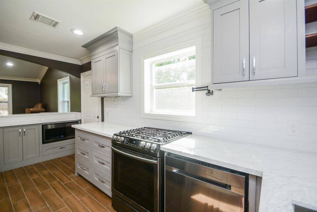 Gas stove