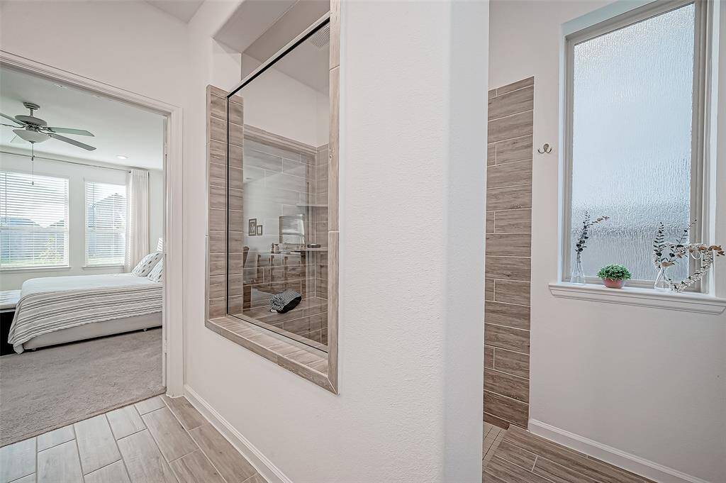 Primary bedroom Large walk-in shower.