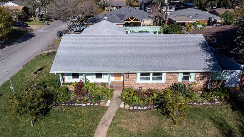 38 Willow Lane.  Corner property on Willow Lane at Driftwood.