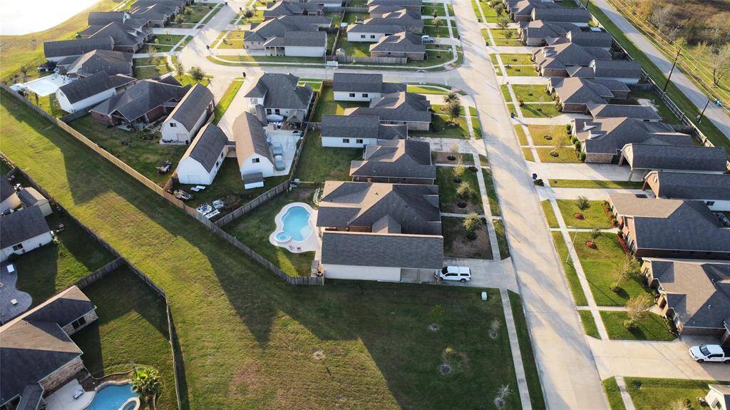 Great location within walking distance to lakes and schools.