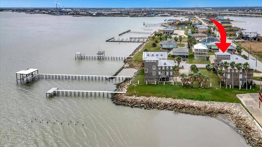 A crow’s nest offering an elevated vantage point with panoramic views of the bay and Seadrook, providing a peaceful retreat to enjoy the surrounding natural beauty