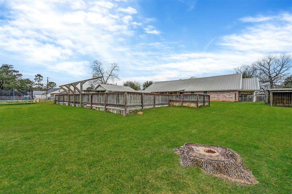 Extra Back Yard Fenced Area