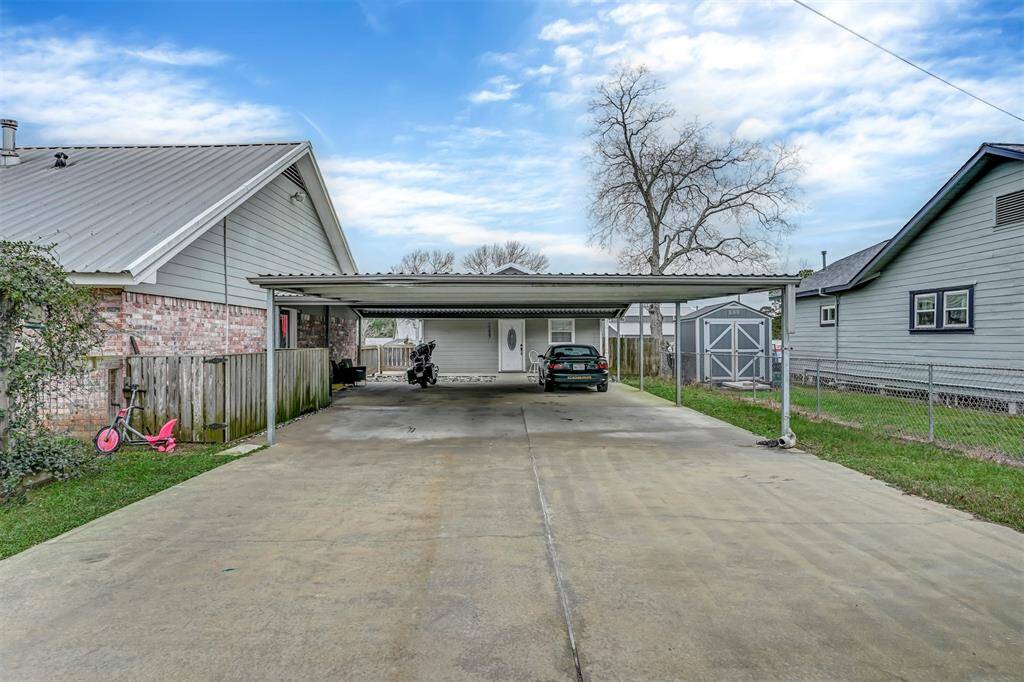 Cart Port in front of Guess House and side home entrance