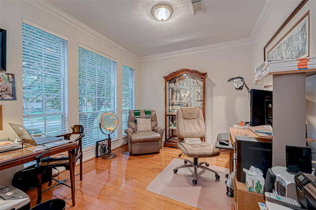 Formal living/Office/Study