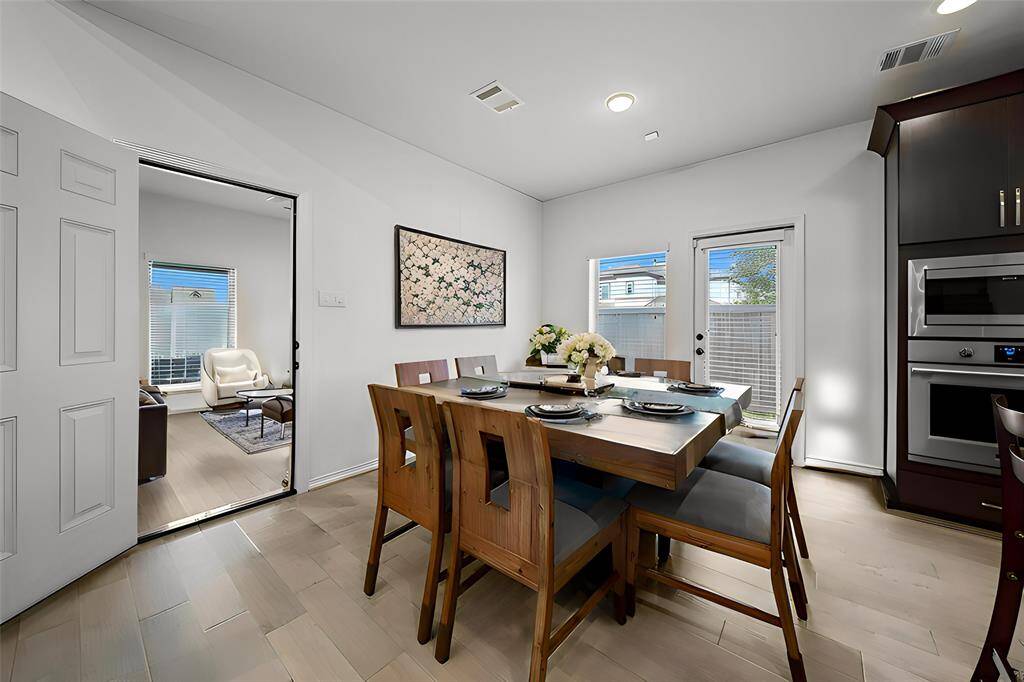 Breakfast Room (Some virtual staging)