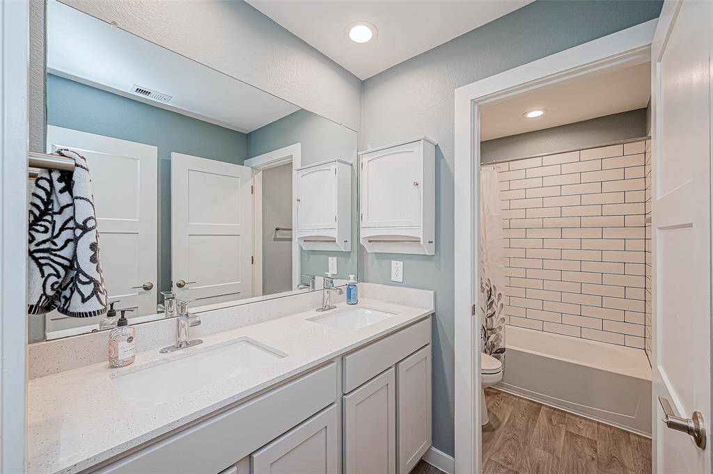 Upstairs secondary bathroom.