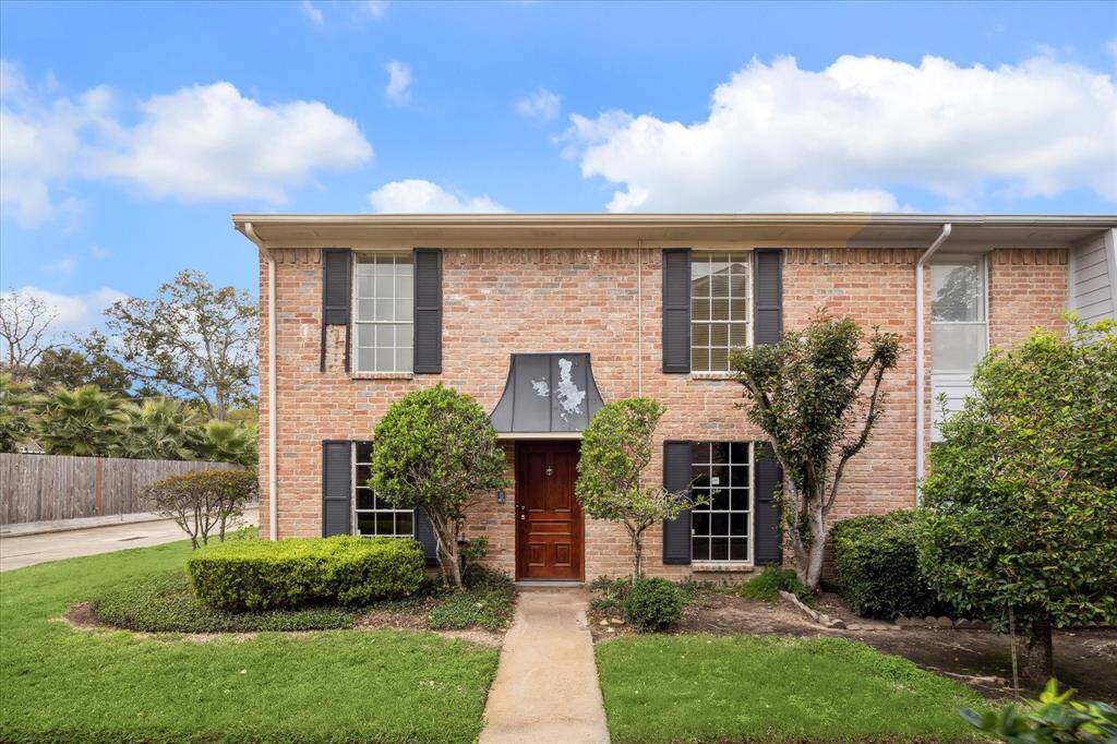Welcome home to 14716 Perthshire Road #E, Houston, Texas, 77079!