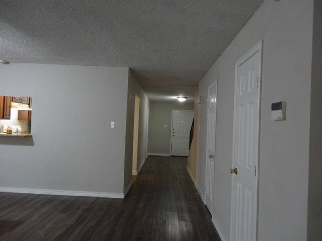 Dining Room w/Pass Through & Breakfast Bar on the Left