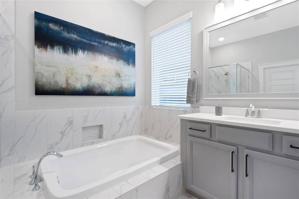 If unwinding after a long day includes relaxing with a soak in the tub then look no further.   This oversized tub is the perfect place to relax.