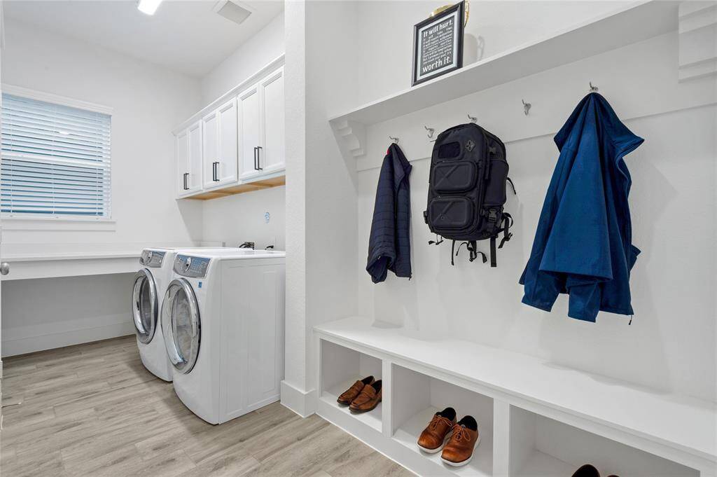 Absolutely fabulous and rare to find a HUGE MUD/laundry room with a large folding counter and lots of organization for everything and anything.
