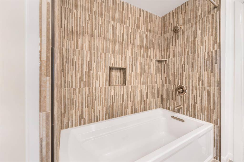 Master bath - 2nd floor