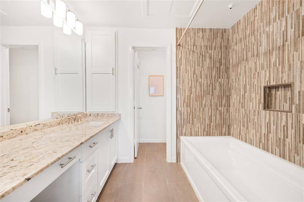 Master bath - 2nd floor