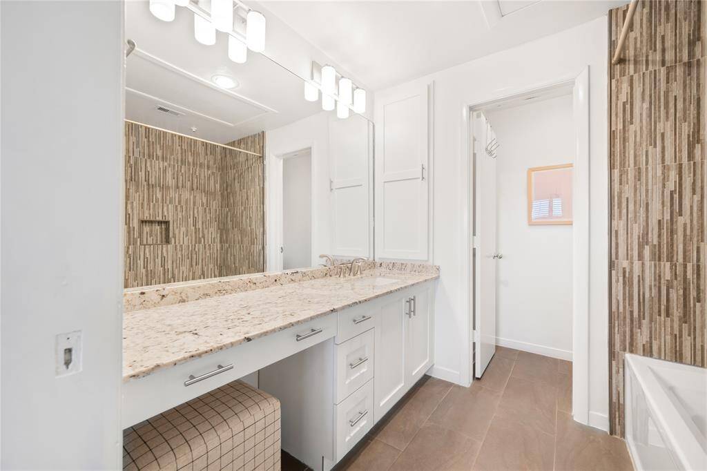 Master bath - 2nd floor