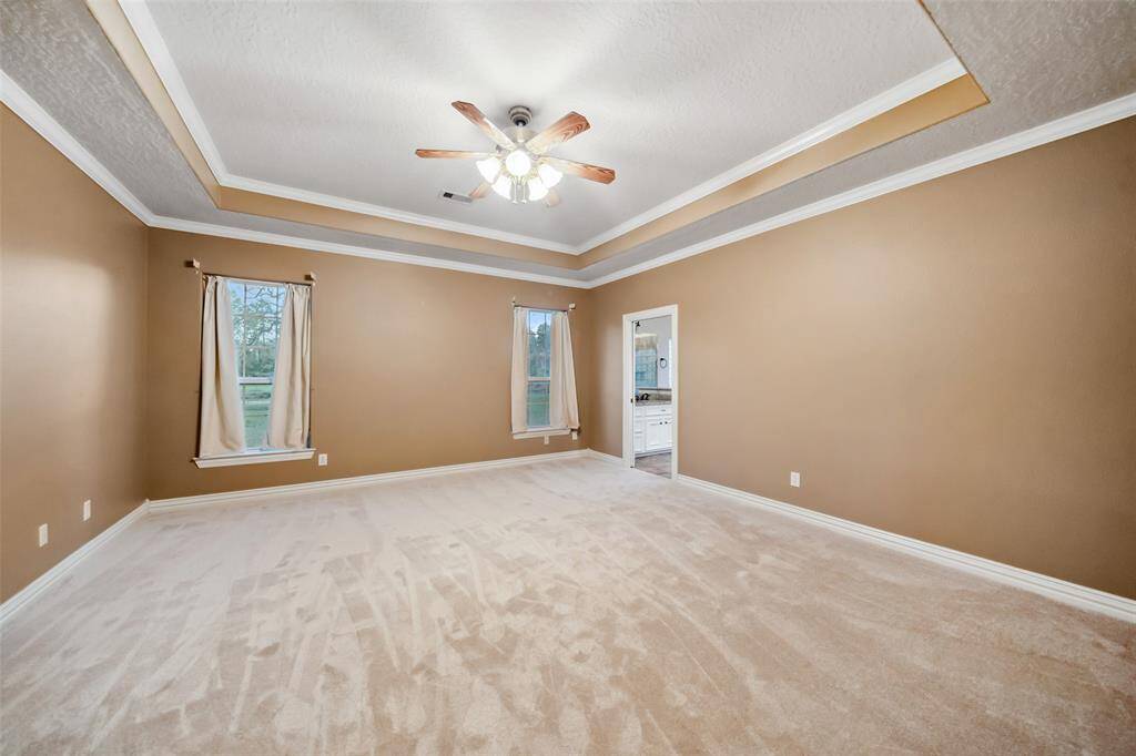 Primary bedroom with plenty of space amd mew carpet